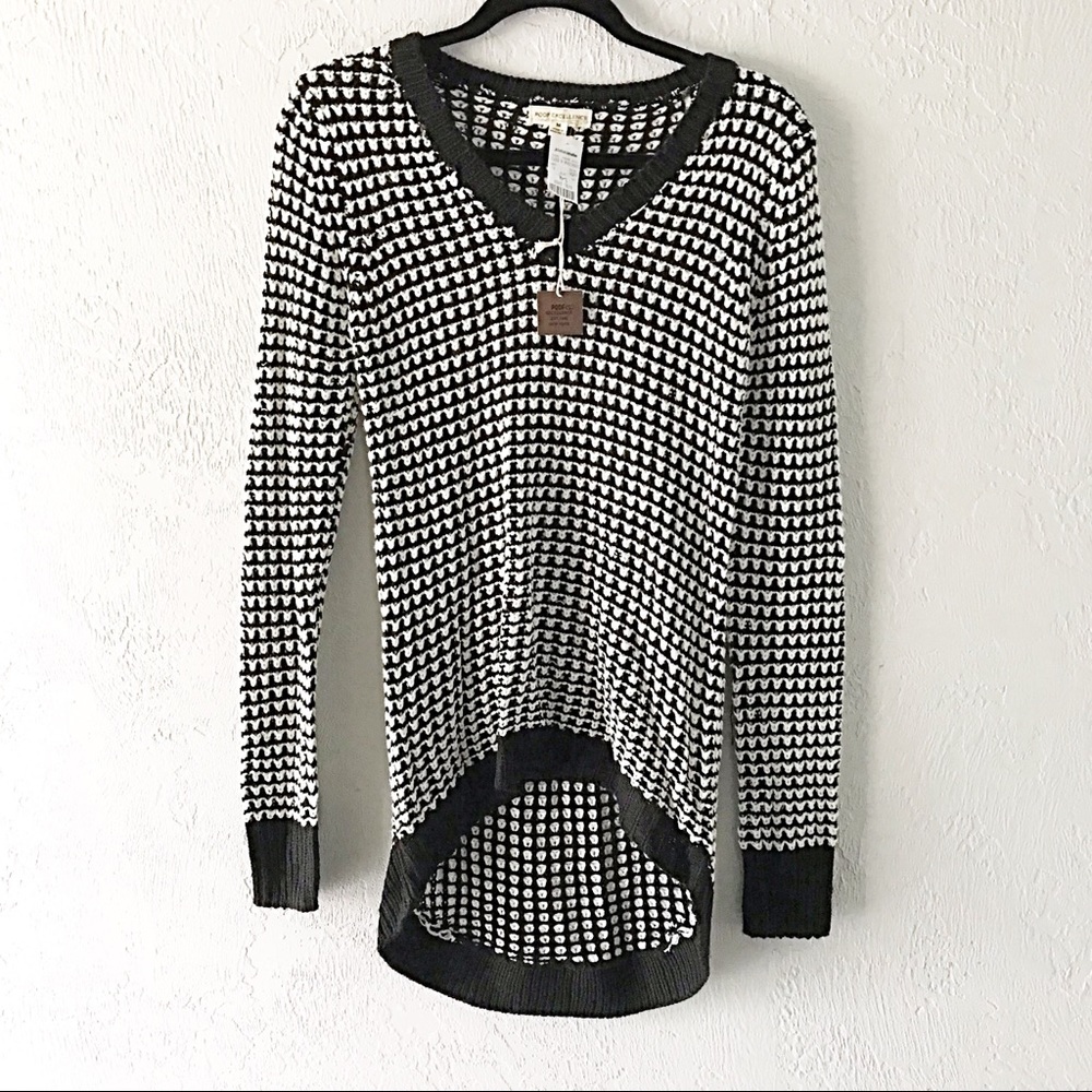 Poof Excellence | Black & White Hi-Low Sweater